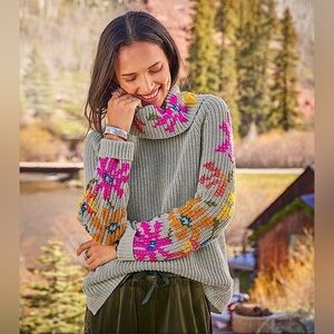 Sundance Embroidered Floral Cowl Neck Turtleneck Sweater Ribbed Knit Size Medium